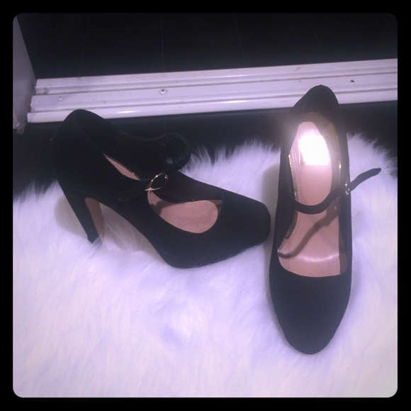 Black suede Dolce Vita heels