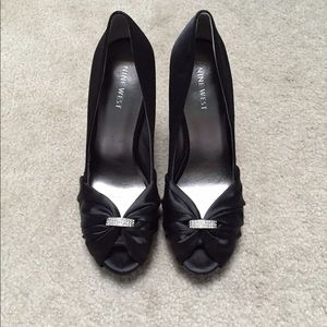 Nine West peep toe pumps. New!