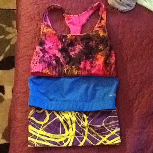 Reversible sports bras