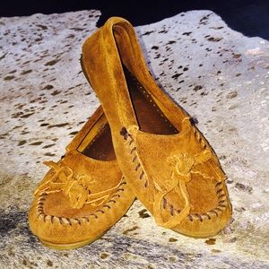 Minnetonka moccasins sz 6