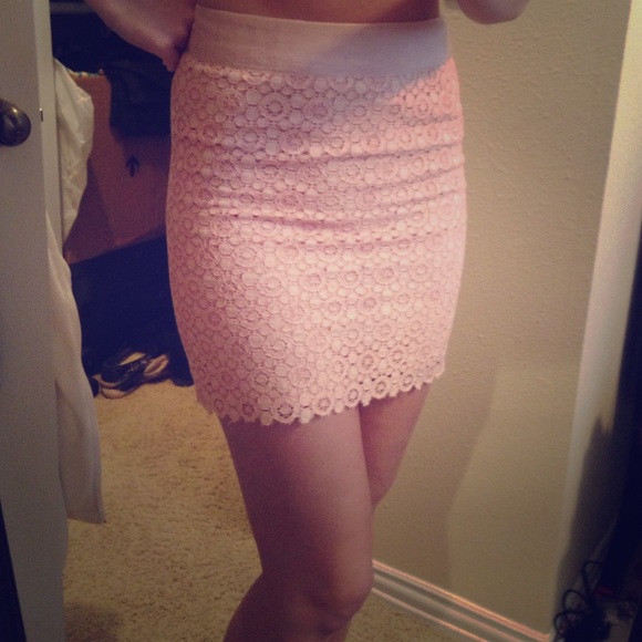 Pink fitted skirt