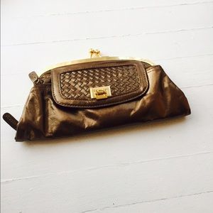 Bronze clutch