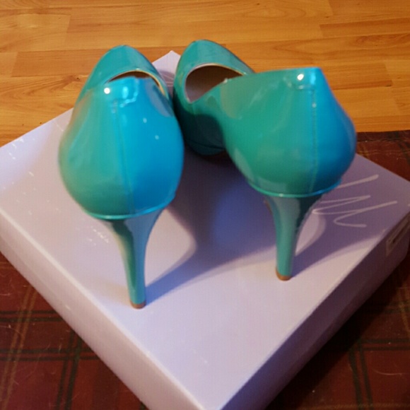 Marc Fisher Pumps - Picture 2 of 3