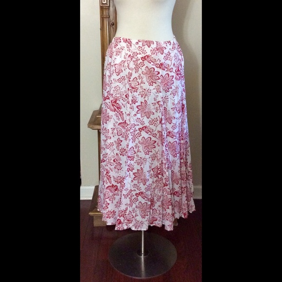 Northstyle Dresses & Skirts - Beautiful printed skirt!