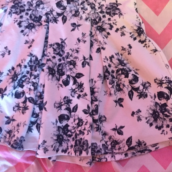 Vintage Floral Skirt - Picture 2 of 3