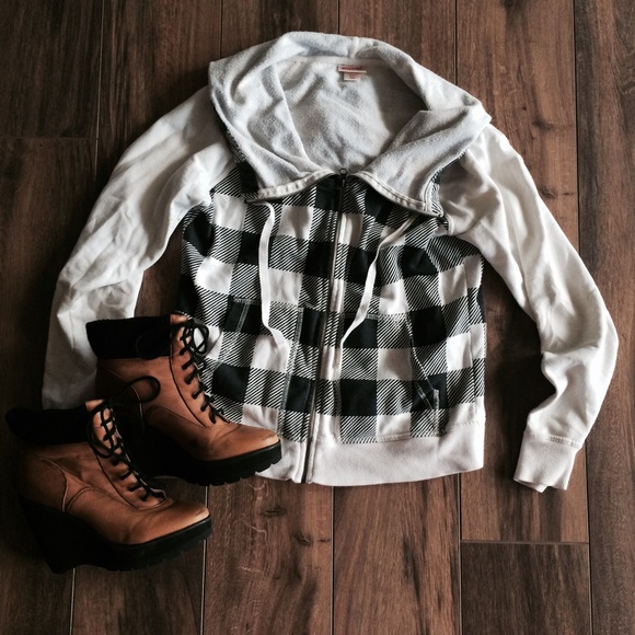 Ivory and Black Plaid Zip-up Sweatshirt
