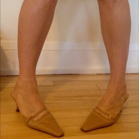 Caramel Bandolino Kitten Slides - Picture 4 of 4