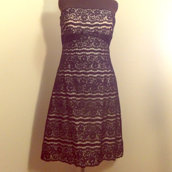Delaru Dresses & Skirts - Strapless black lace cocktail dress