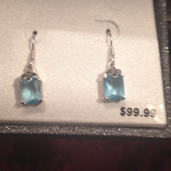 Sold Sterling silver earrings NWT - Picture 3 of 4