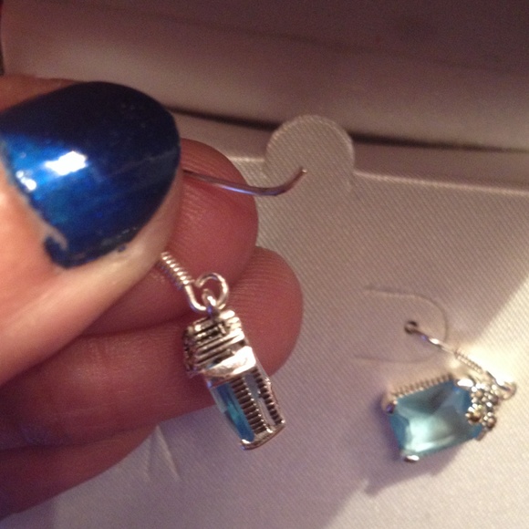 Sold Sterling silver earrings NWT - Picture 4 of 4