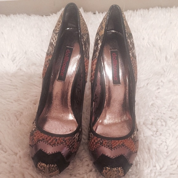Animal print pumps