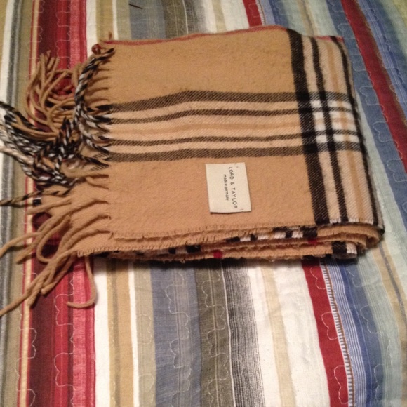Lord and Taylor scarf🌻