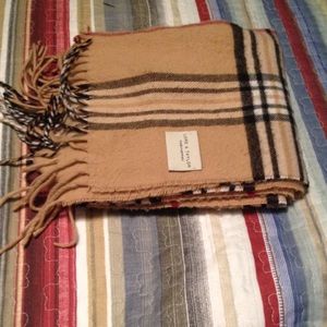 Lord and Taylor scarf🌻
