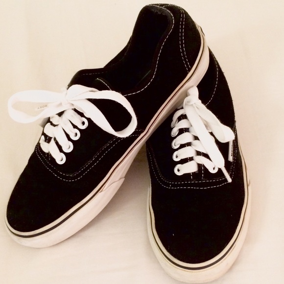 Black Vans- Women's 8.5/Men's 7