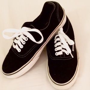 Black Vans- Women's 8.5/Men's 7