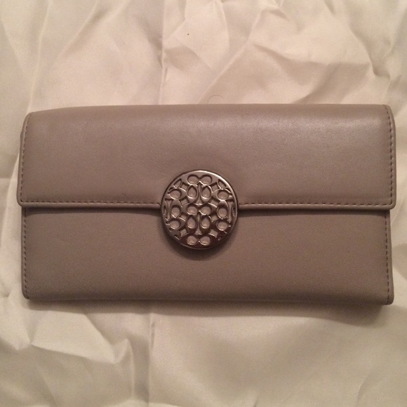 100% authentic Coach taupe wallet