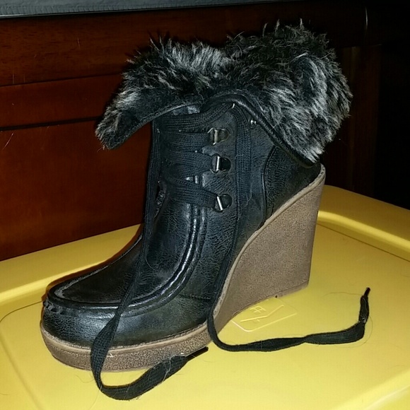Mossimo fur boot size 7 1/2