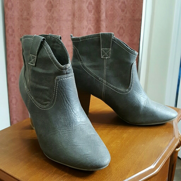 Western boots size 8