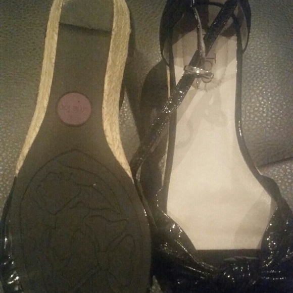 Sandals - Picture 2 of 3