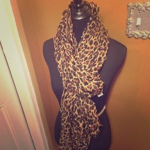 Chic leopard scarf