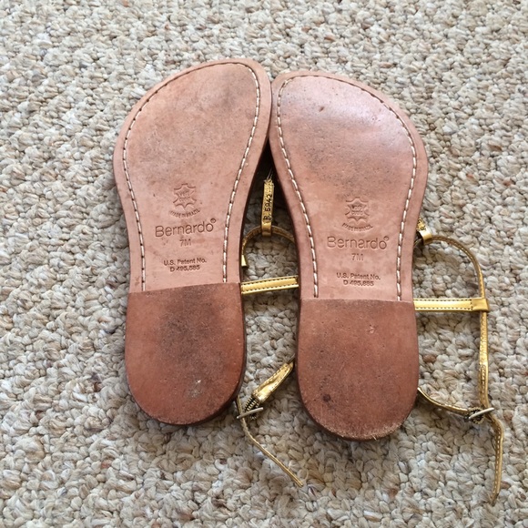 SOLD Bernardo Gold Leather Milly Sandals, 7M! - Picture 4 of 4