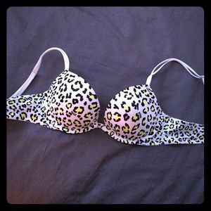 NWOT 💚 VS PINK Cheetah print bra