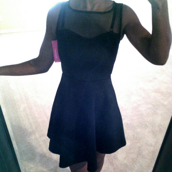 Black Floral - Picture 3 of 4