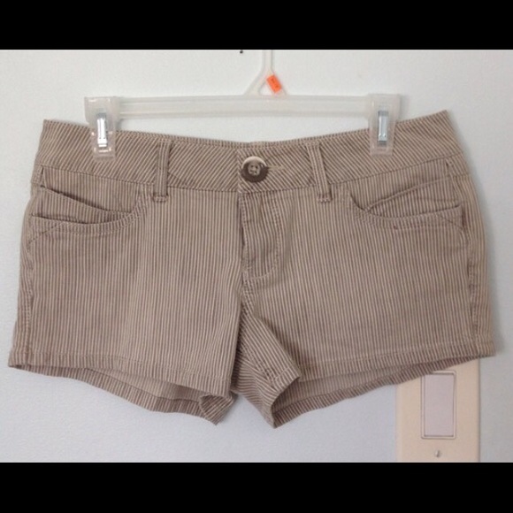 Cute grey and white striped short shorts