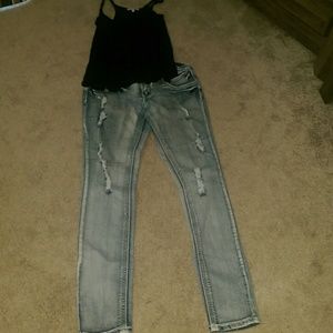 T shirt and skinny jeans