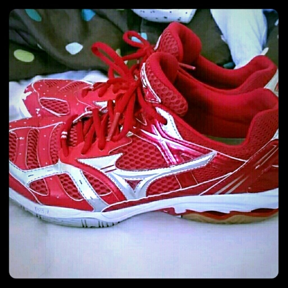 Mizuno volleyball shoes - Picture 1 of 4