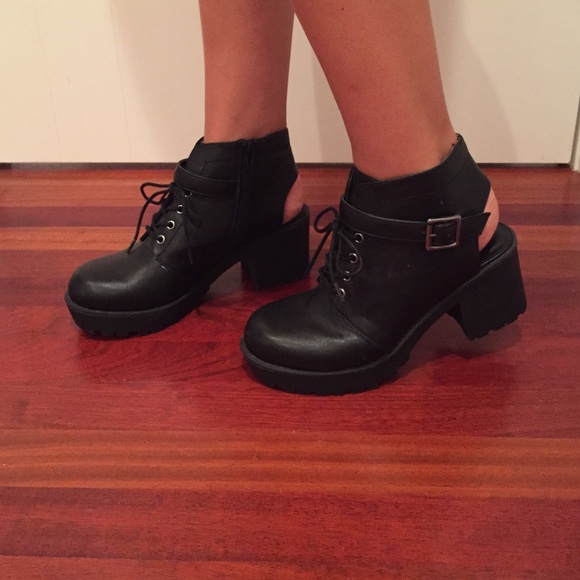 NWOT F21 Cutout booties