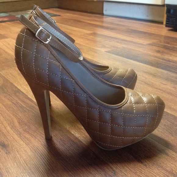 Sexy camel quilted heels