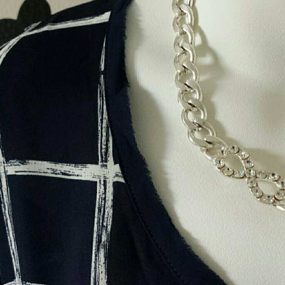 *SOLD* Lane Bryant Navy & White Weave Print Top - Picture 2 of 4