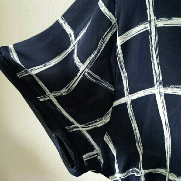 *SOLD* Lane Bryant Navy & White Weave Print Top - Picture 4 of 4