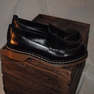 Flat, leather loafers