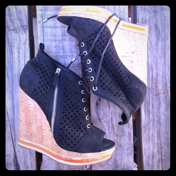 Boutique 9 wedges