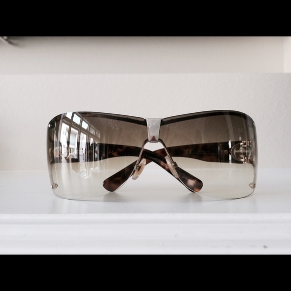 Gucci Sunglasses with case