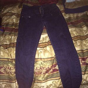 Almost famous high waisted jeans w/ 3 buttons!