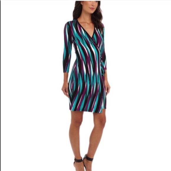 Gorgeous Wrap Style Vibrant Printed Dress - Picture 4 of 4