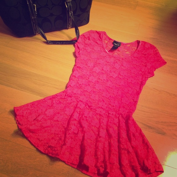 Rue21 Tops - ✨HP✨Rue 21 hot pink lace peplum top