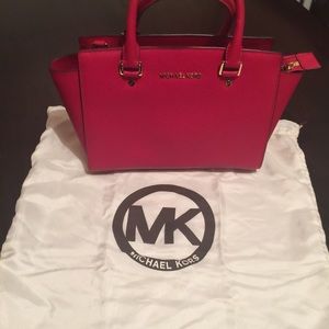 BNWT Michael Kors Selma bag in red