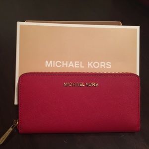 NWT Michael Kors Jet Set Travel Continental Wallet