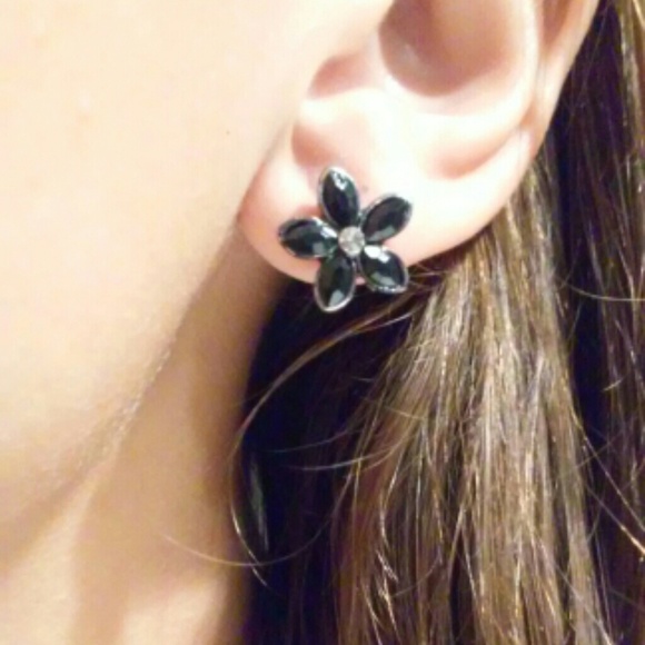 Small & Large Black Flower Stud Earring Set - Picture 2 of 3