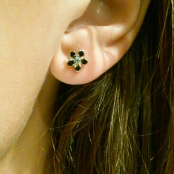 Small & Large Black Flower Stud Earring Set - Picture 3 of 3