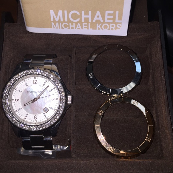 Authentic Michael Kors Watch 5358 - Picture 3 of 3