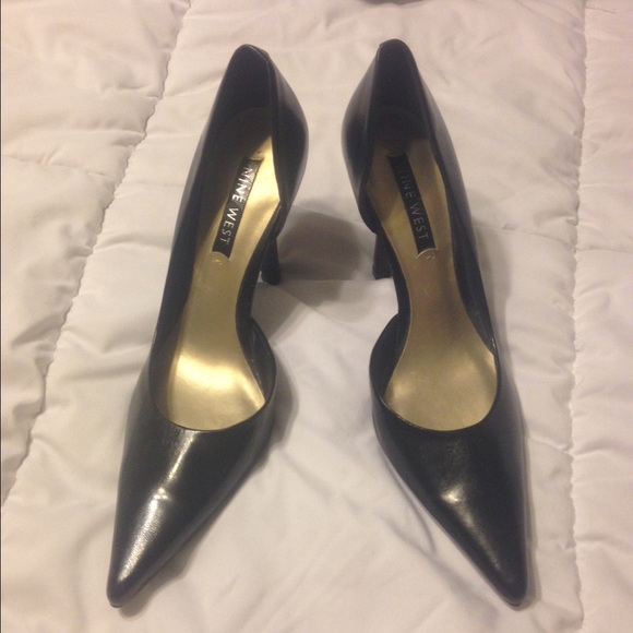 SOLD! 👠 - Picture 2 of 4