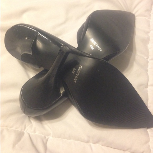 SOLD! 👠 - Picture 4 of 4