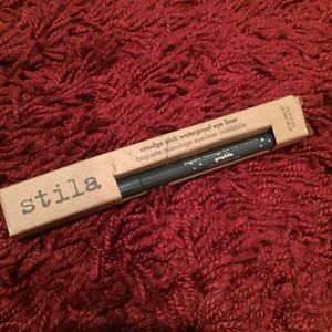 Stila waterproof eye liner!!