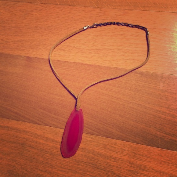 Hot pink rock crystal-like necklace - Picture 1 of 3