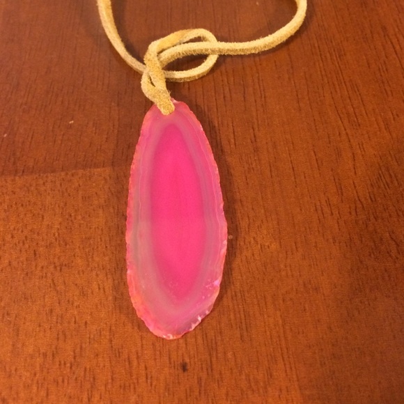 Hot pink rock crystal-like necklace - Picture 2 of 3